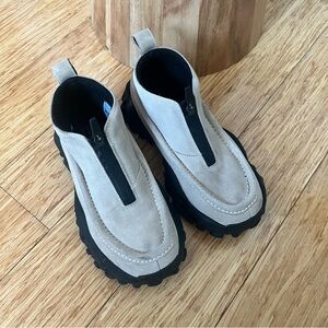 MCQ Alexander McQueen-Beige & Black Crimp Moccasin Boots